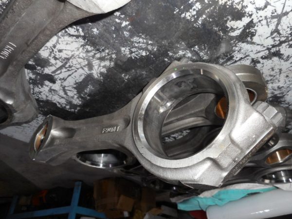 R501566 4 CONNECTING ROD