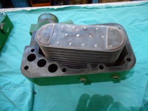 R515255 RE500657 HOUSING AND OIL COOLER.1 (Small)