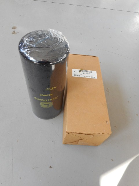 RE58935 OIL FILTER 001 (Small)