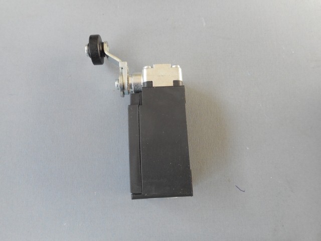 84015509 SWITCH 004 (Small)